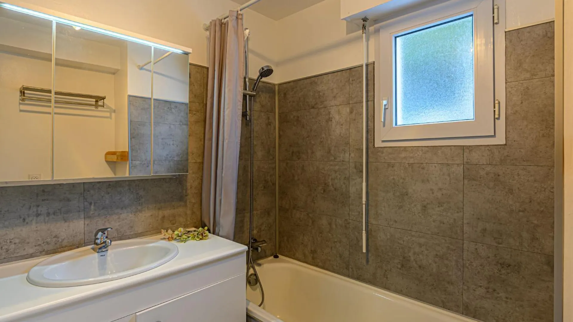 Apartment Le Parc Des Druides-3 By Interhome Carnac